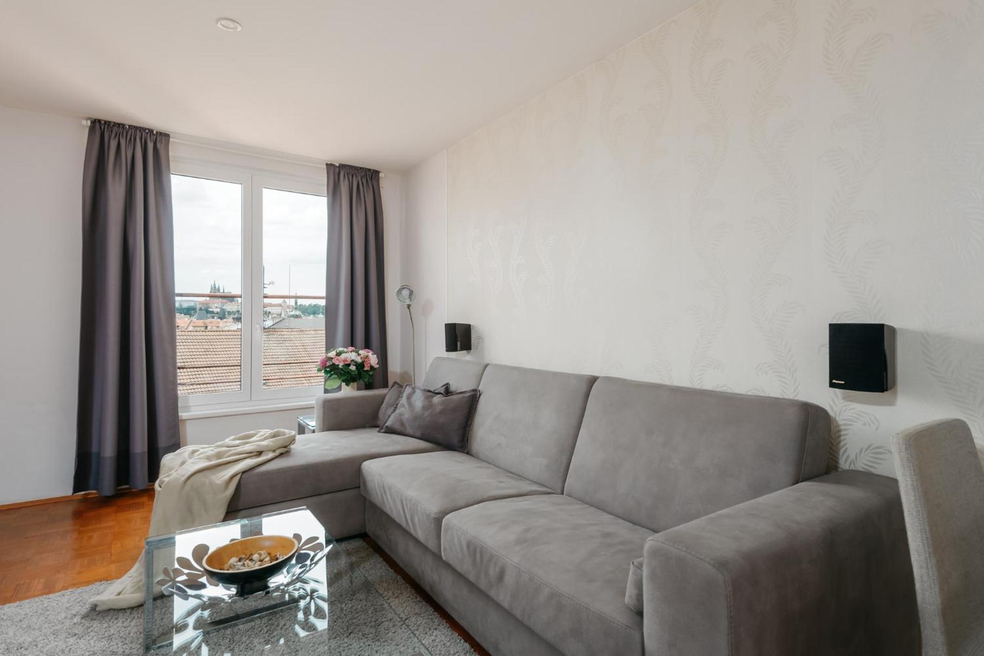 Roy 2 Bdr With Castle View, Parking & Ac Apartamento *
