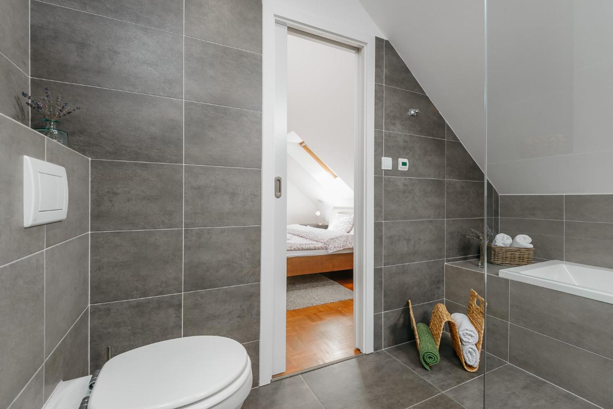 Appartamento Roy 2 Bdr With Castle View, Parking & Ac