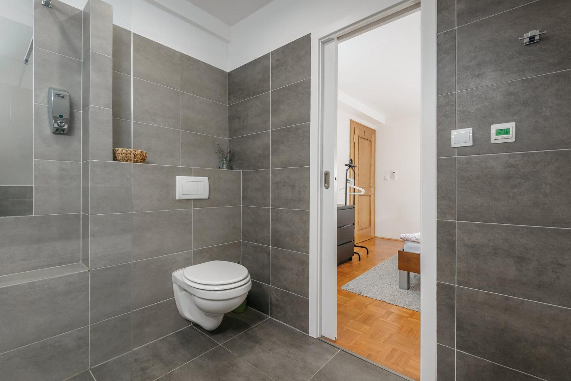 Roy 2 Bdr With Castle View, Parking & Ac Appartamento Praga