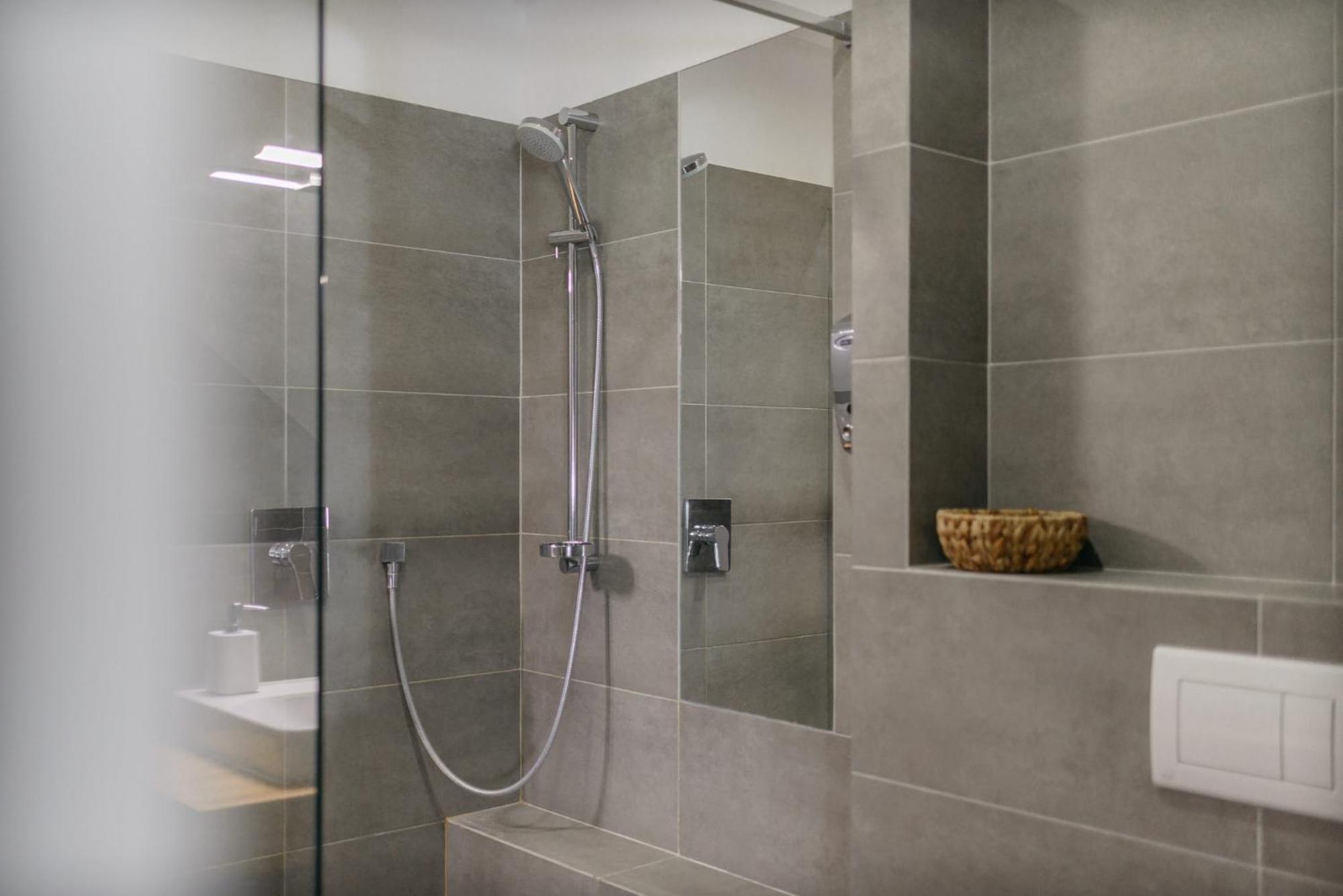 Appartamento Roy 2 Bdr With Castle View, Parking & Ac Praga